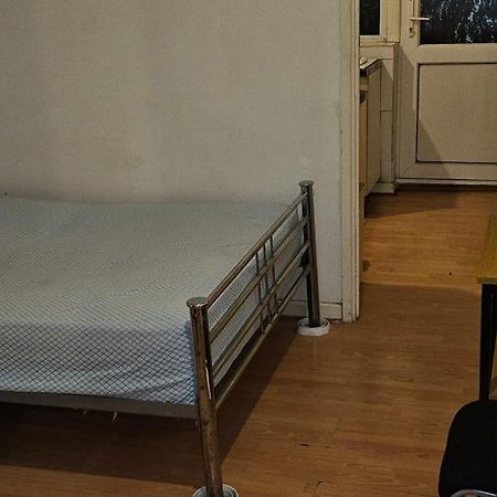 No Frills & Nothing Fancy 1 Bed Studio City Centre Cardiff Bagian luar foto