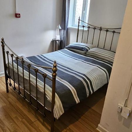 No Frills & Nothing Fancy 1 Bed Studio City Centre Cardiff Bagian luar foto