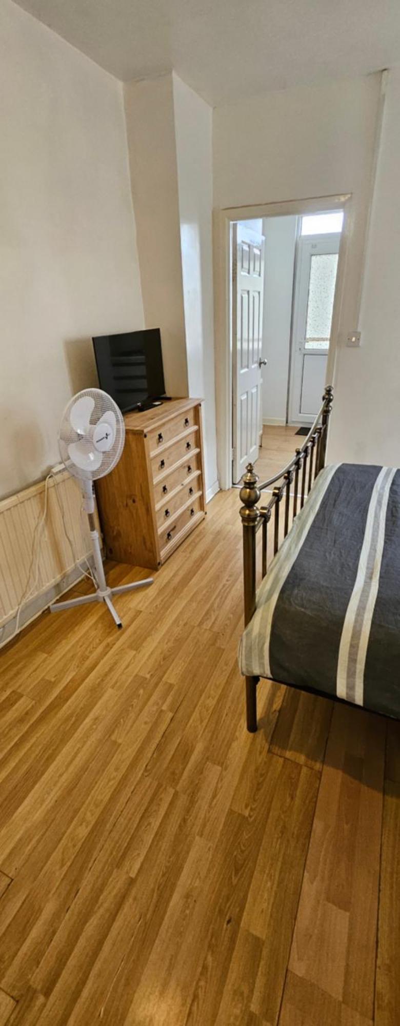 No Frills & Nothing Fancy 1 Bed Studio City Centre Cardiff Bagian luar foto