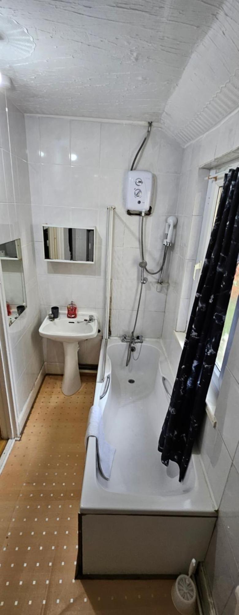 No Frills & Nothing Fancy 1 Bed Studio City Centre Cardiff Bagian luar foto